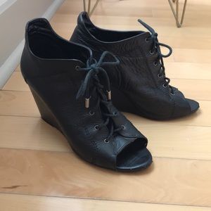 Jessica Simpson Peep toe Wedges